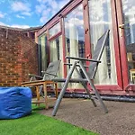 Cozy Ensuite In Authentic Homestay With Garden Terrace In Prime Location Just East Of City