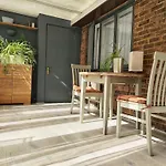 Cozy Ensuite In Authentic Homestay With Garden Terrace In Prime Location Just East Of City