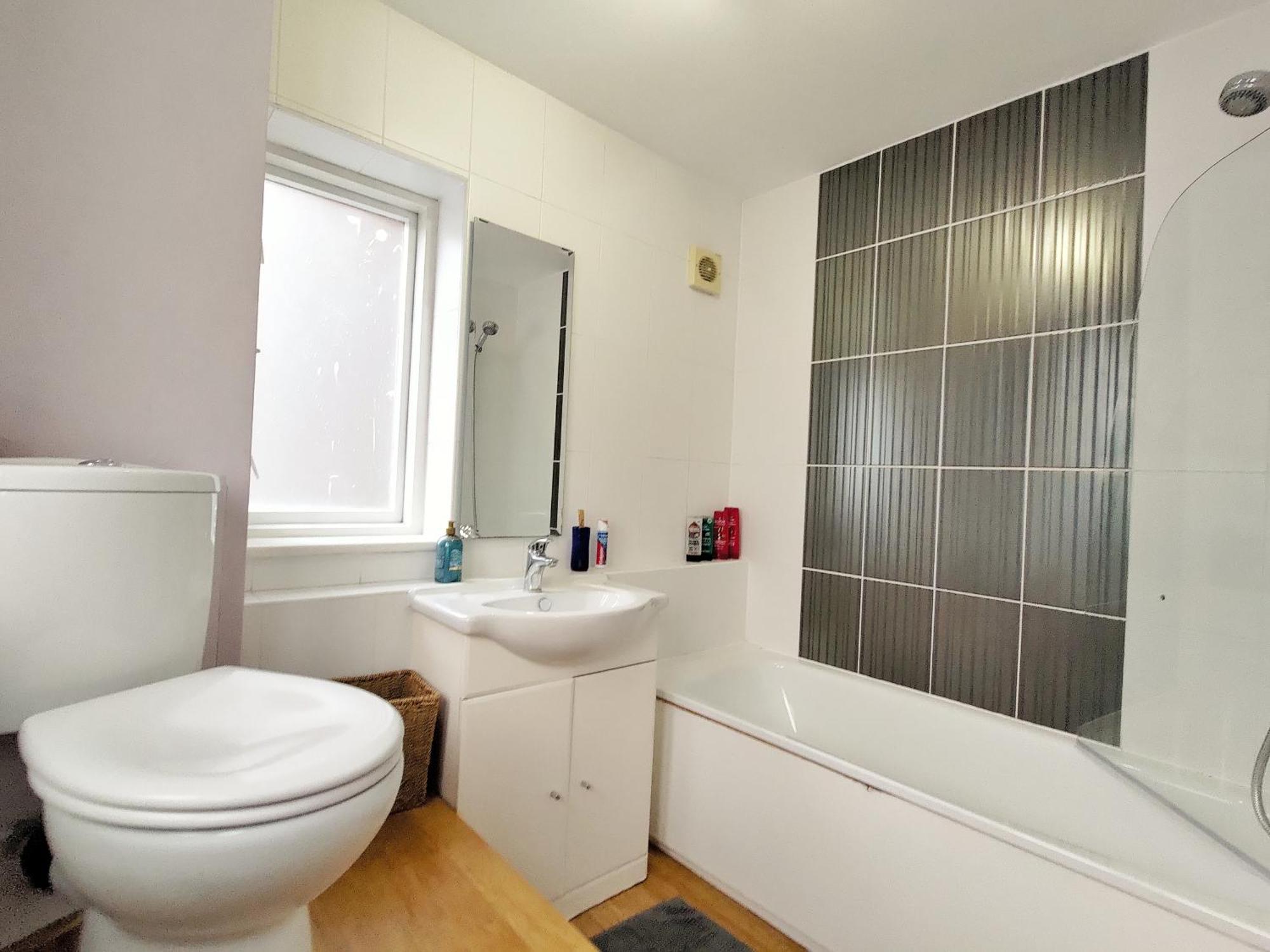 Cozy Ensuite In Authentic With Garden Terrace In Prime Location Just East Of *