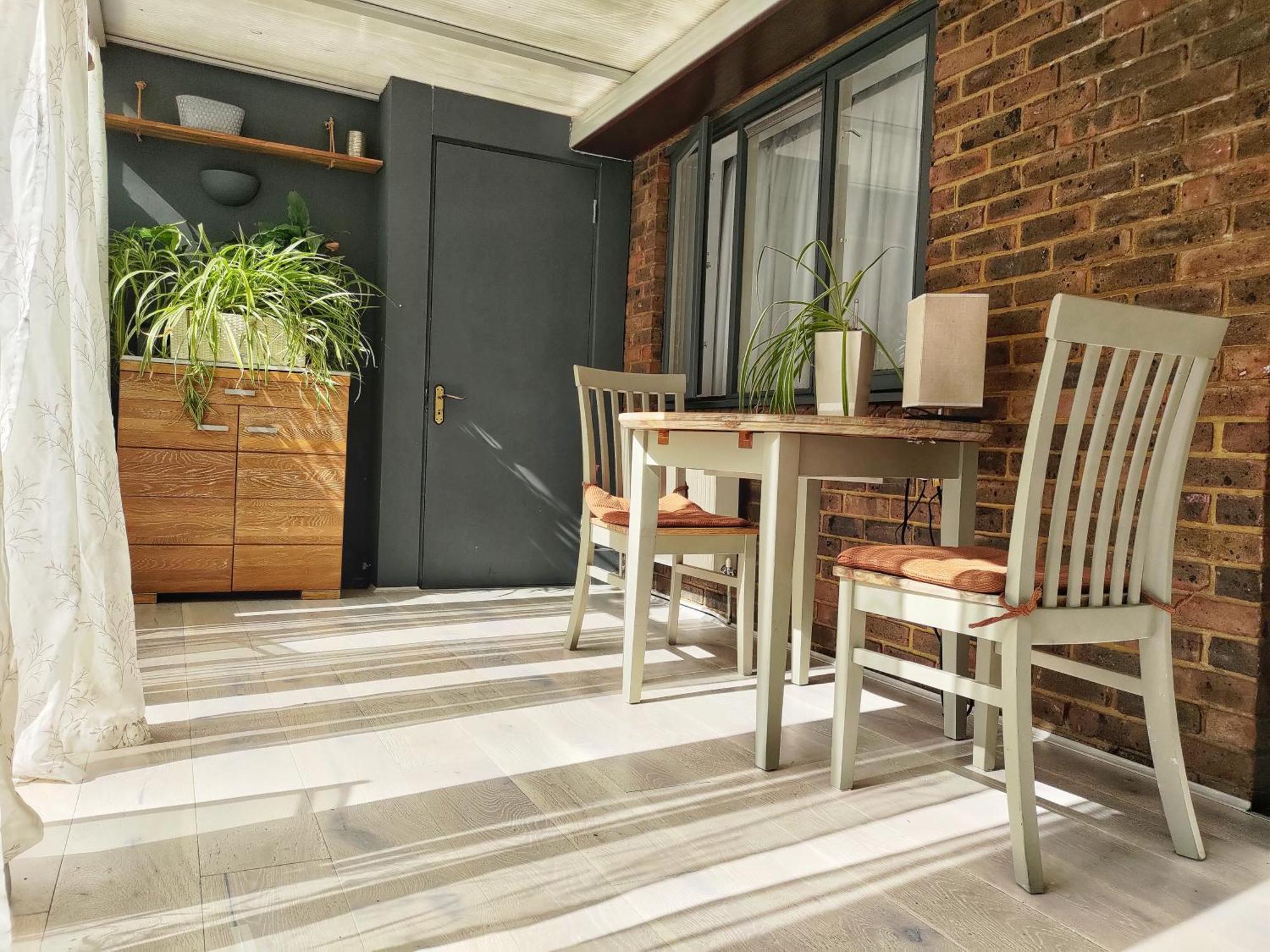 Cozy Ensuite In Authentic With Garden Terrace In Prime Location Just East Of Londra