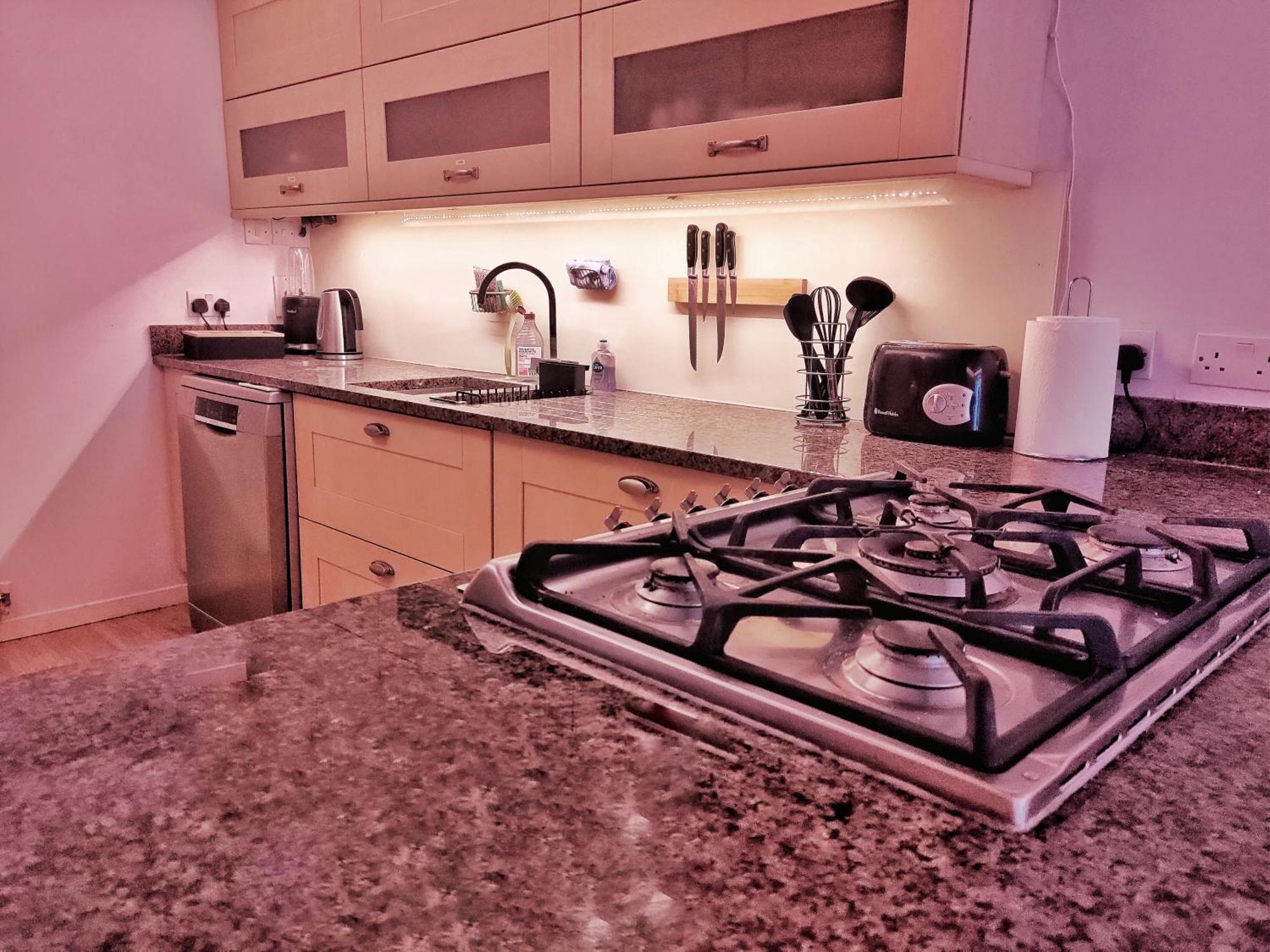 Cozy Ensuite In Authentic With Garden Terrace In Prime Location Just East Of Alloggio in famiglia