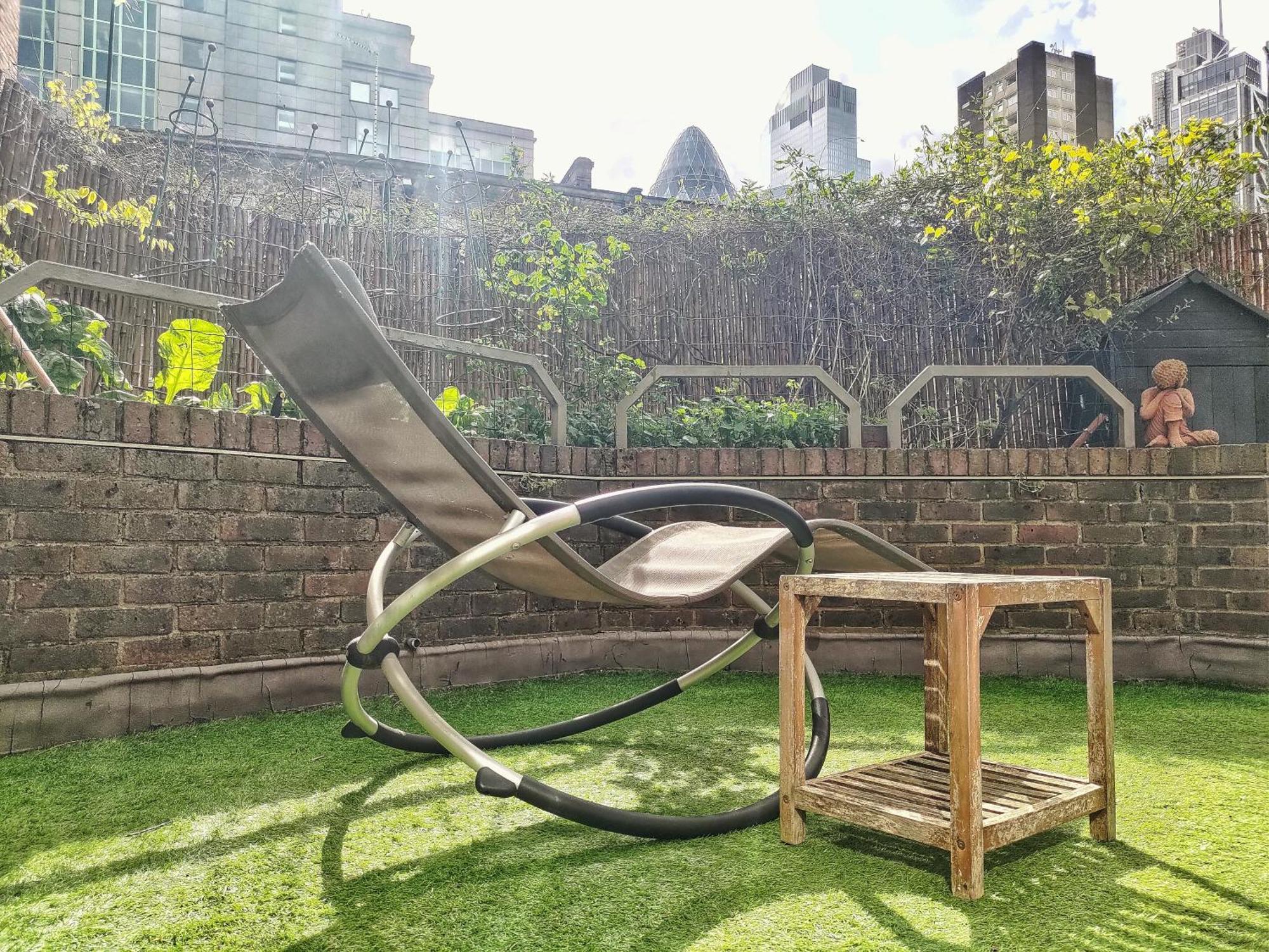 Privatunterkunft Cozy Ensuite In Authentic With Garden Terrace In Prime Location Just East Of London