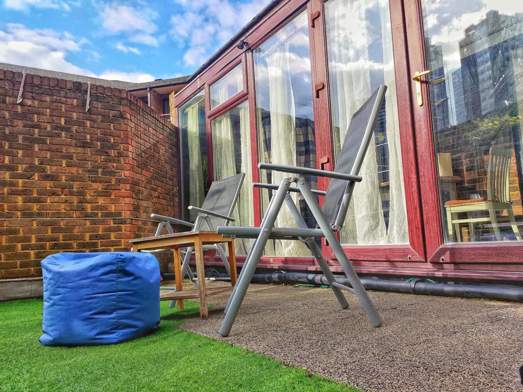 Cozy Ensuite In Authentic With Garden Terrace In Prime Location Just East Of Privatunterkunft